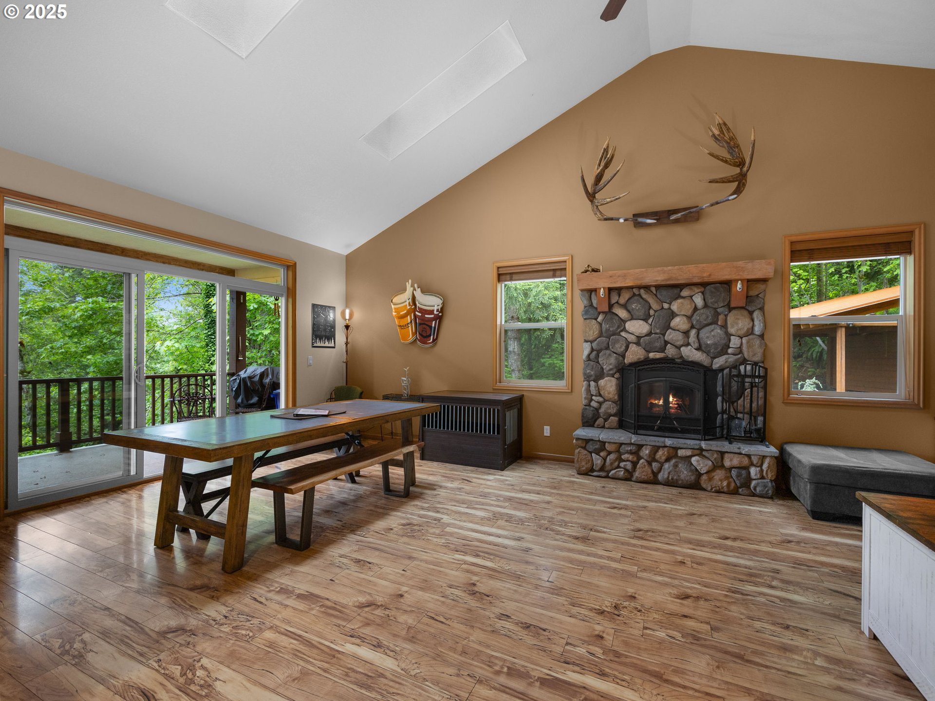 Rhododendron, Oregon 97049, United States, 4 Bedrooms Bedrooms, ,3 BathroomsBathrooms,Residential,Active,93126