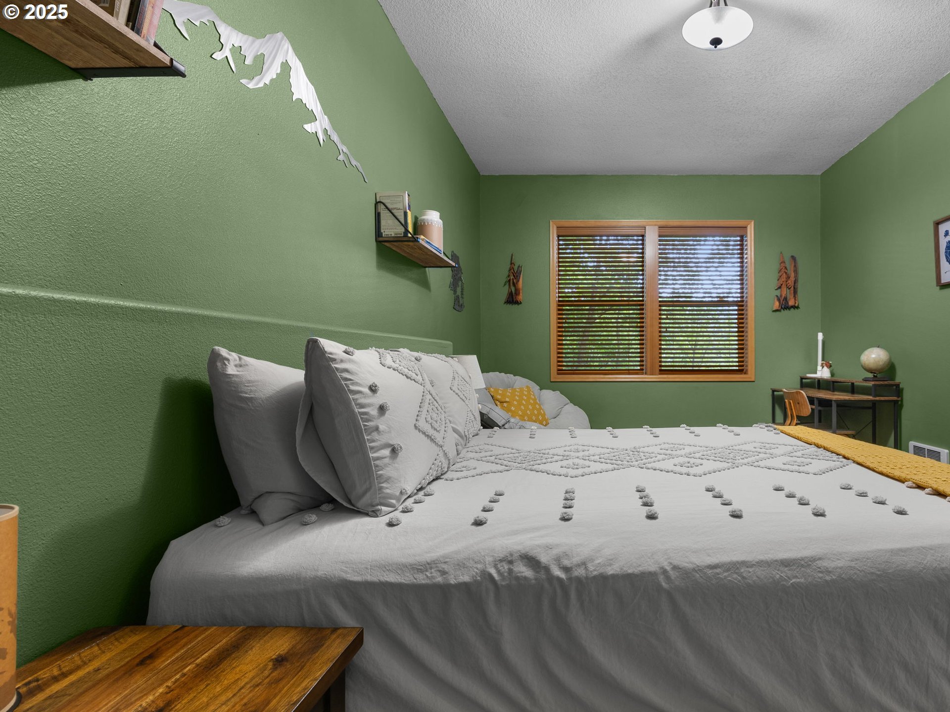 Rhododendron, Oregon 97049, United States, 4 Bedrooms Bedrooms, ,3 BathroomsBathrooms,Residential,Active,93126