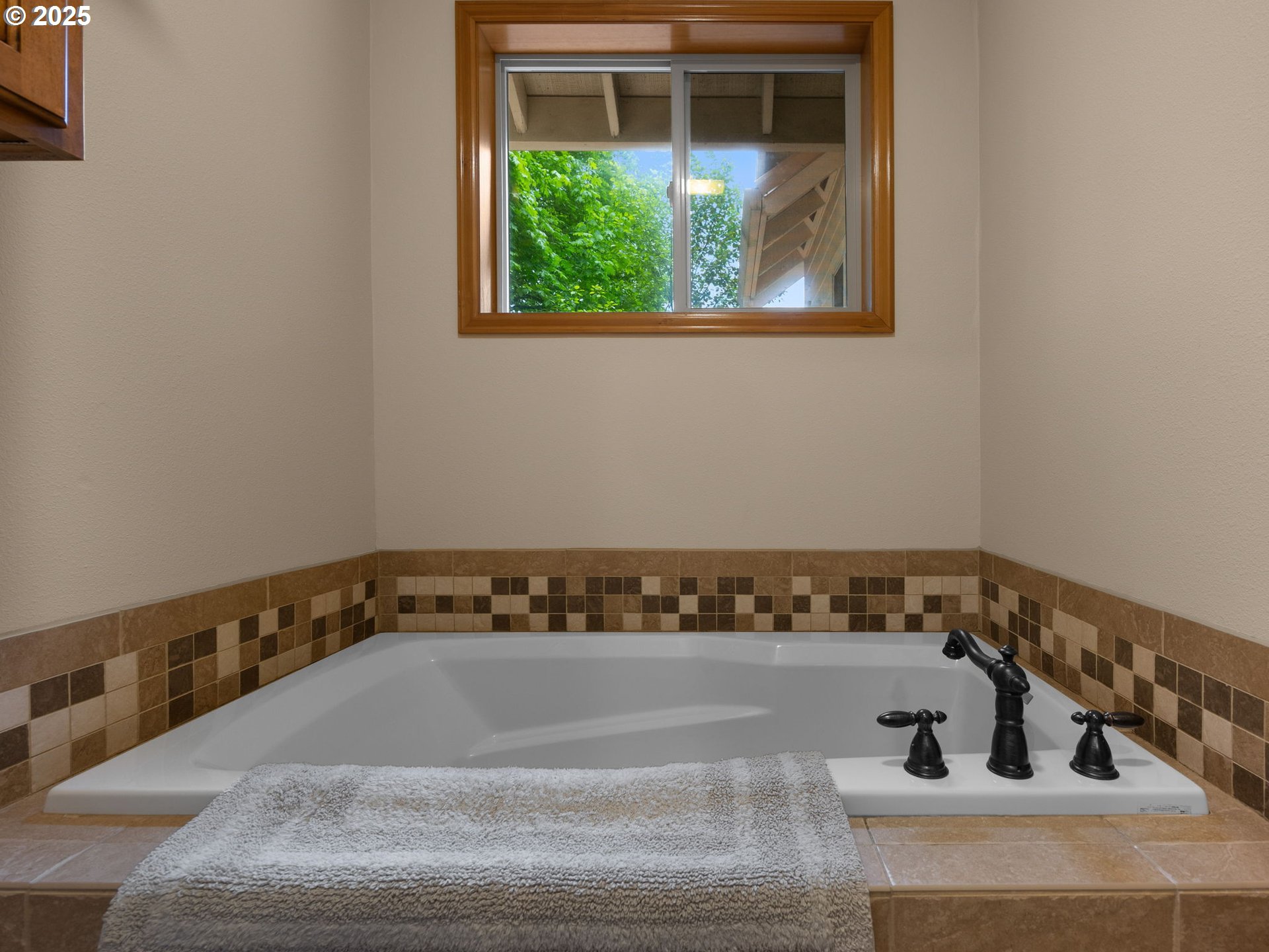 Rhododendron, Oregon 97049, United States, 4 Bedrooms Bedrooms, ,3 BathroomsBathrooms,Residential,Active,93126