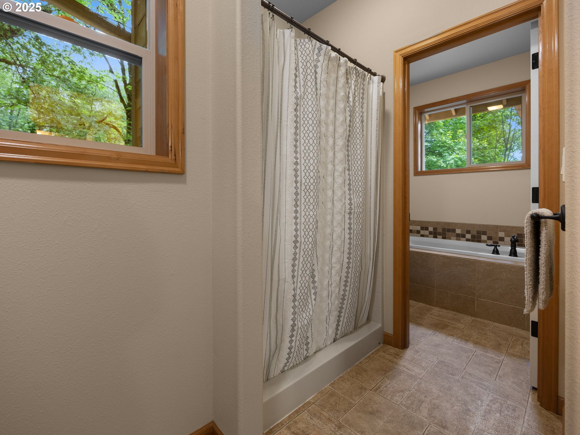 Rhododendron, Oregon 97049, United States, 4 Bedrooms Bedrooms, ,3 BathroomsBathrooms,Residential,Active,93126