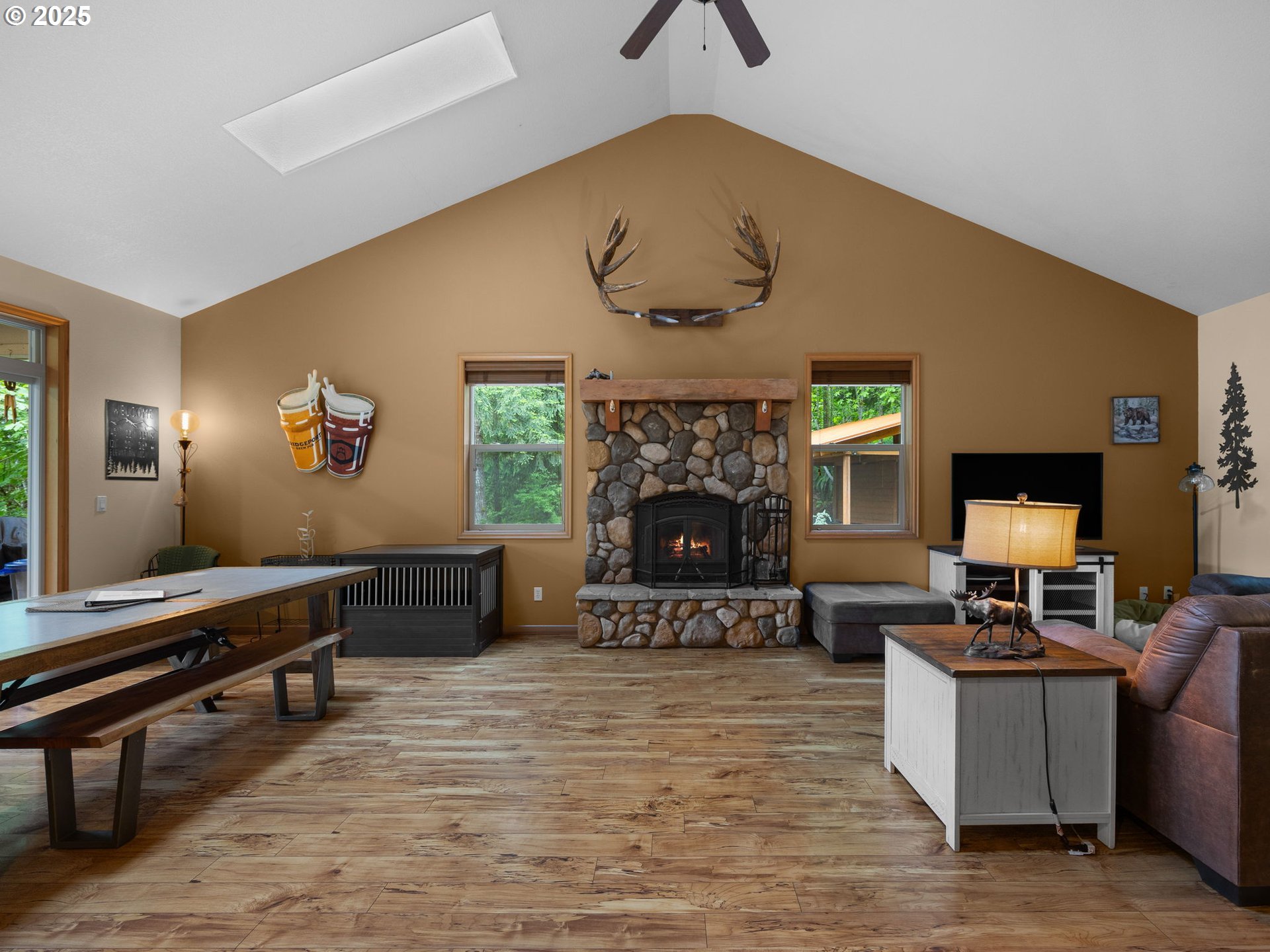 Rhododendron, Oregon 97049, United States, 4 Bedrooms Bedrooms, ,3 BathroomsBathrooms,Residential,Active,93126