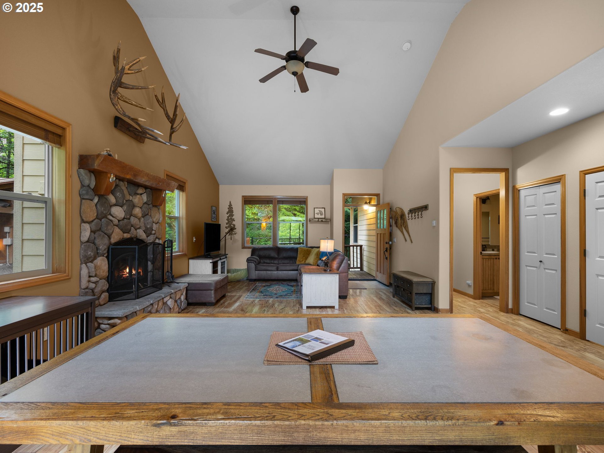 Rhododendron, Oregon 97049, United States, 4 Bedrooms Bedrooms, ,3 BathroomsBathrooms,Residential,Active,93126