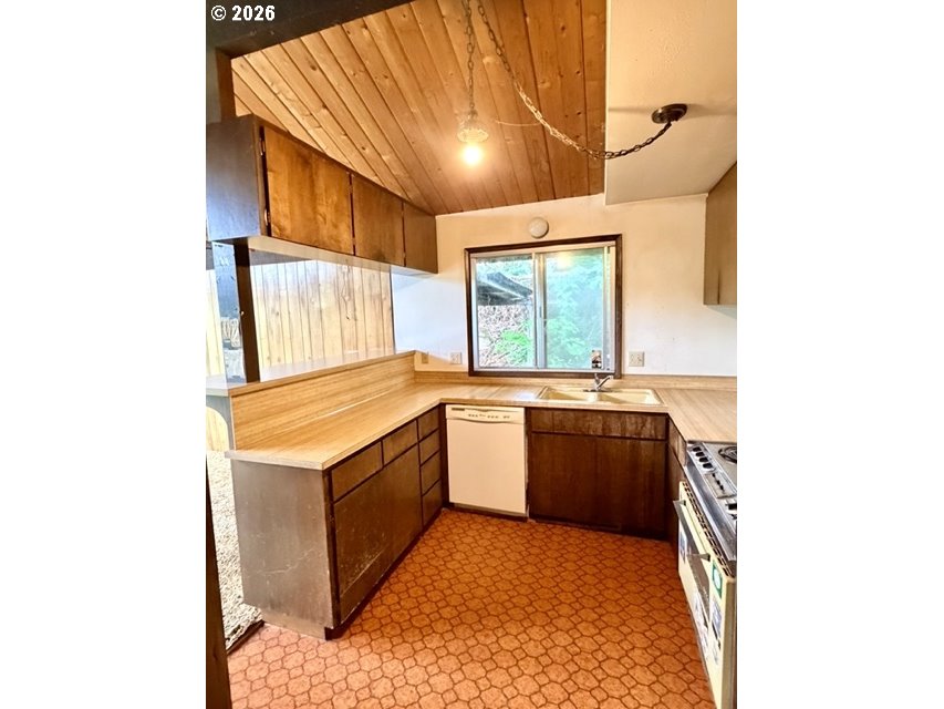 32424 CAMAS SWALE RD