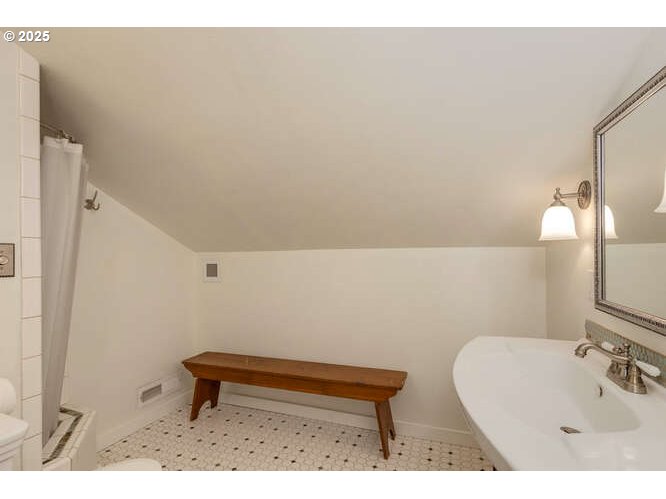 Newberg, Oregon 97132, United States, 4 Bedrooms Bedrooms, ,2 BathroomsBathrooms,Residential,Active,151557