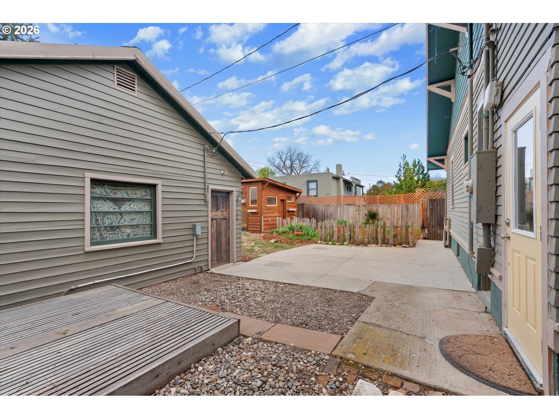 2504 VALLEY AVE