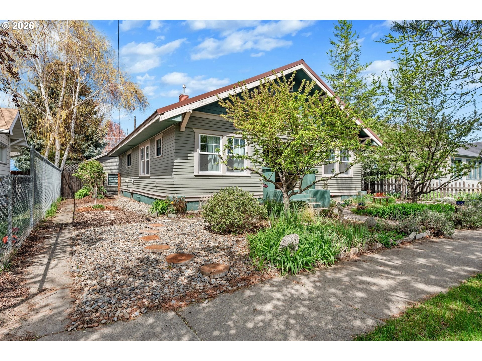 2504 VALLEY AVE