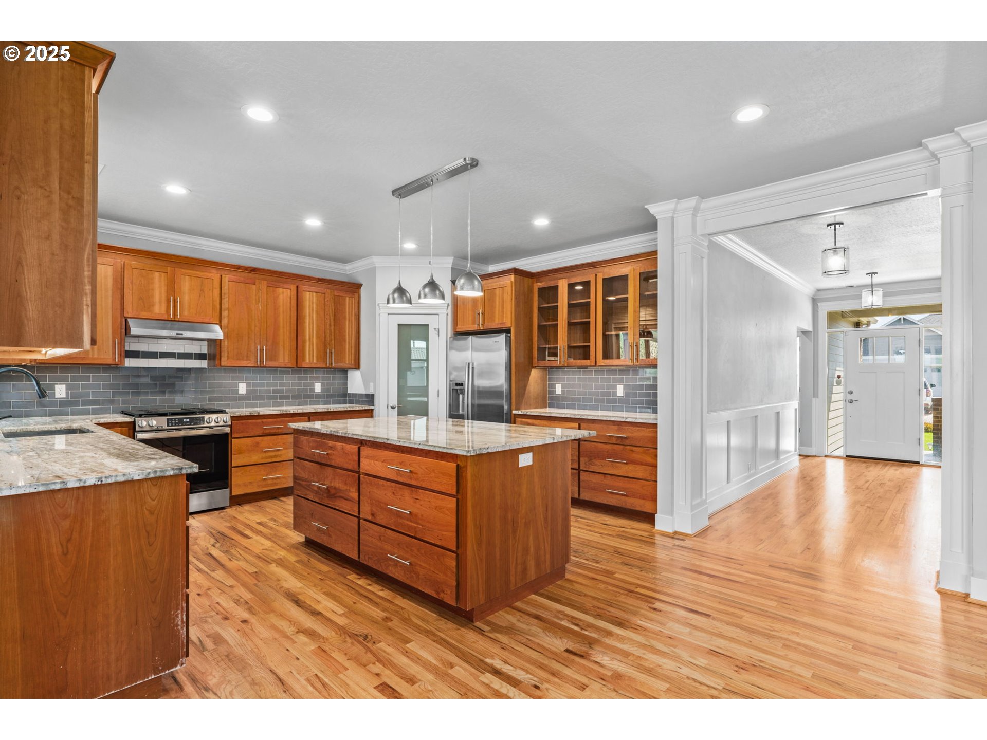 1945 W 6TH AVE