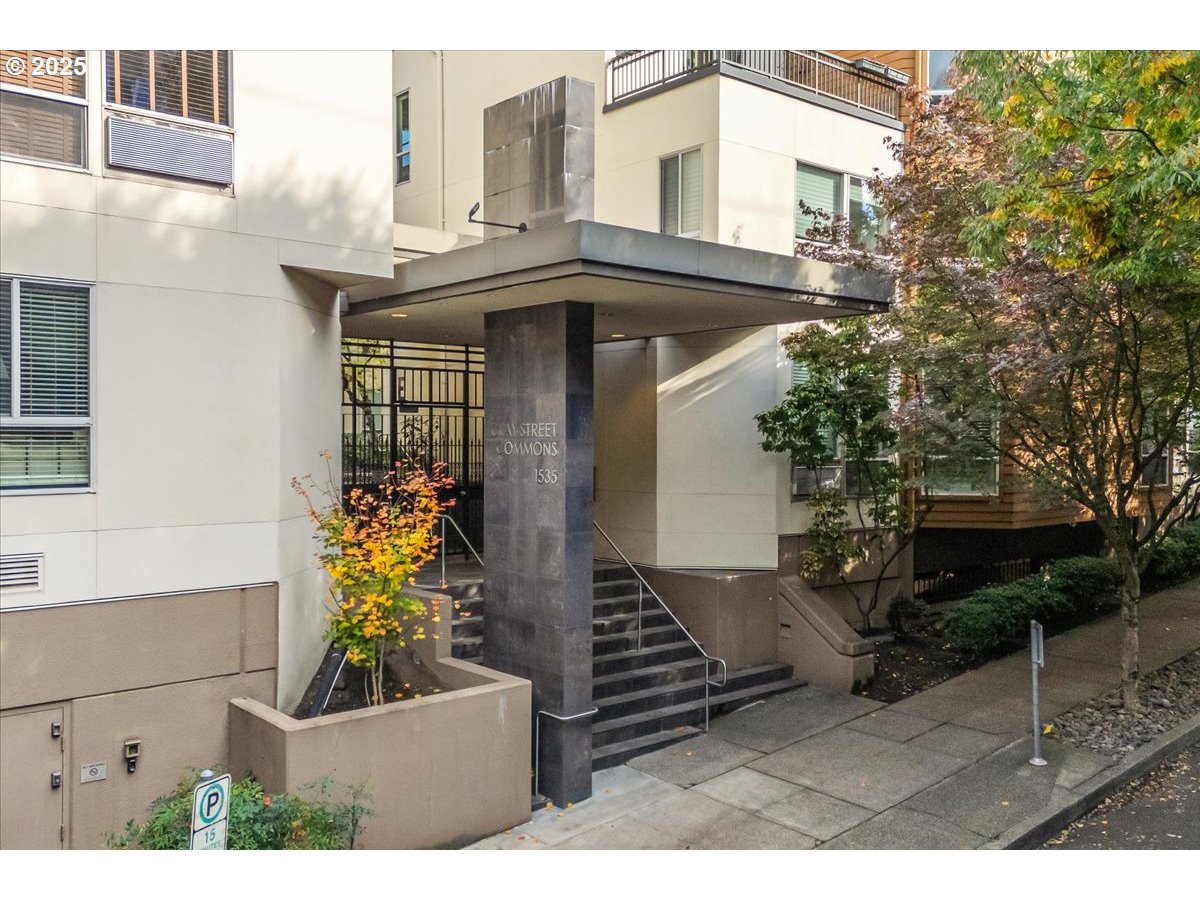 1535 SW CLAY ST 109