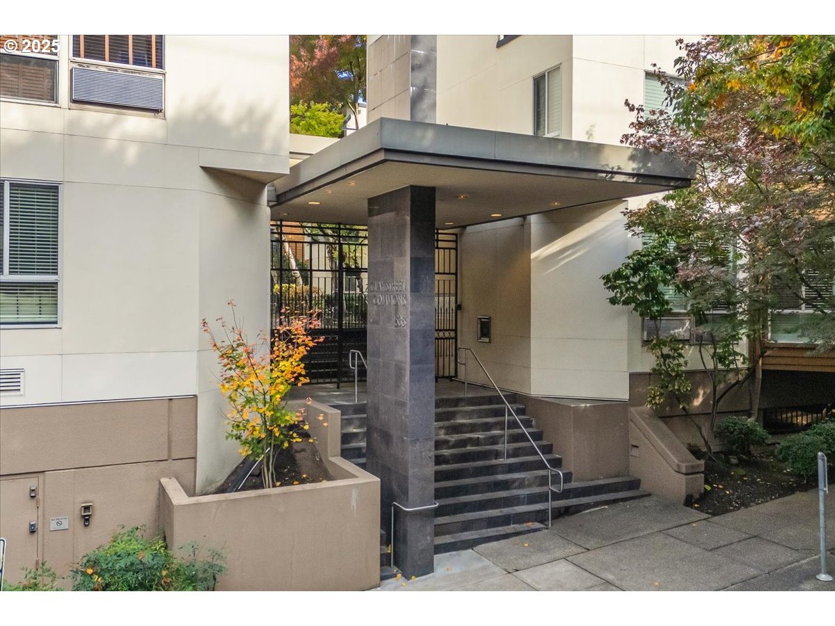 1535 SW CLAY ST 109
