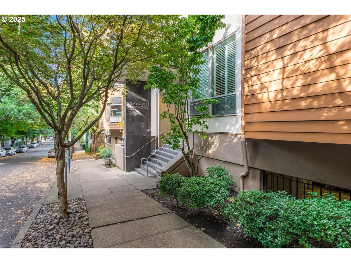1535 SW CLAY ST 109