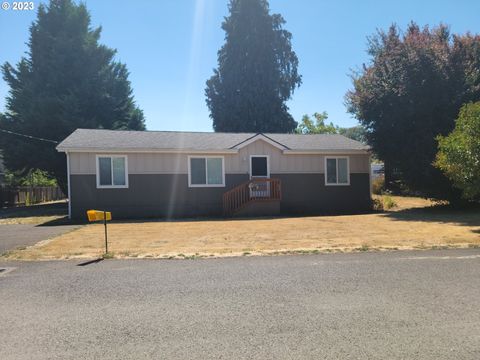 A home in Scappoose