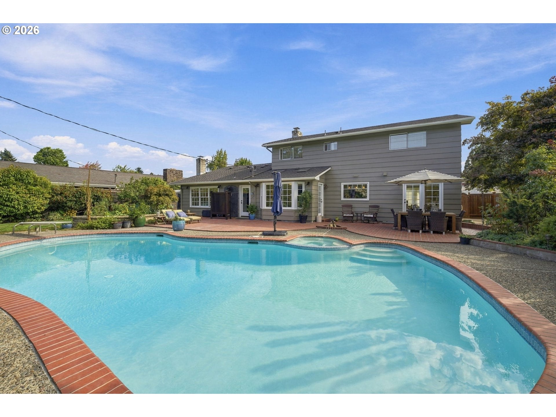 1375 FLINTRIDGE AVE