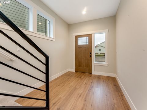 A home in Cascade Locks