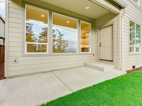 A home in Cascade Locks