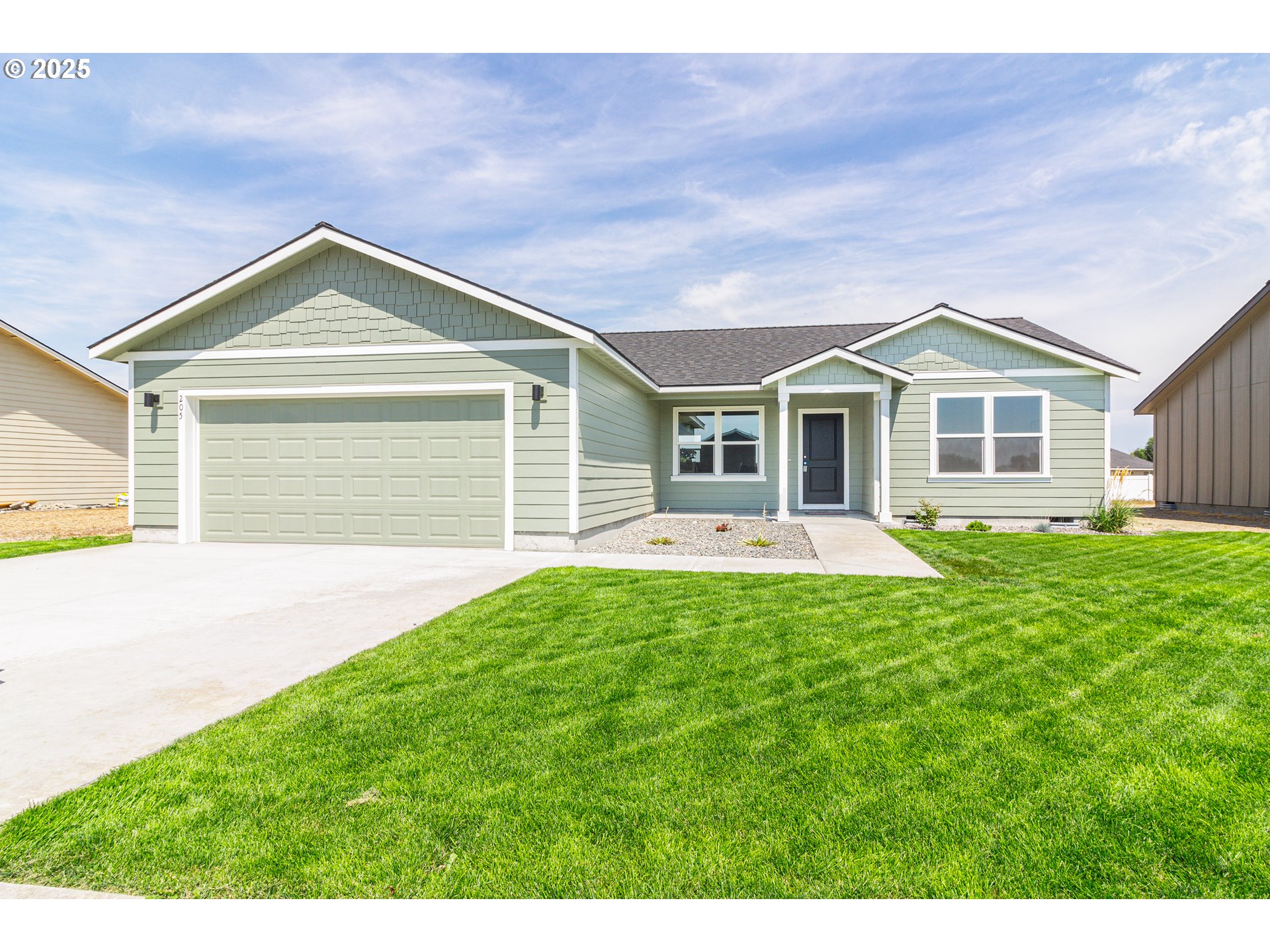 205 SW Goldfinch LN