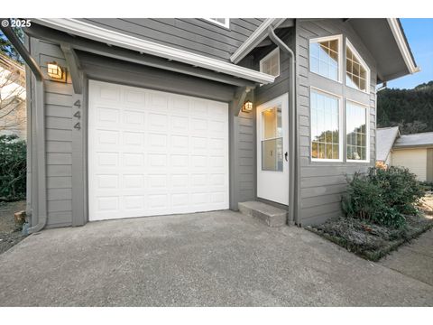 A home in Yachats