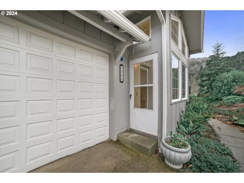 A home in Yachats