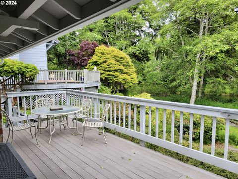 A home in Yachats