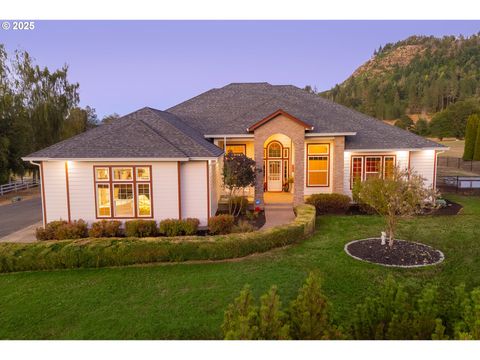 580 EVELYN ST Roseburg OR 97471