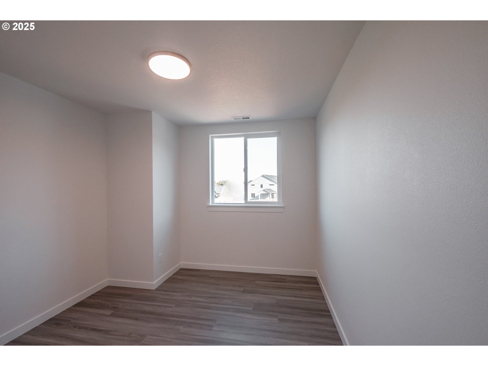 Lebanon, Oregon 97355, United States, 3 Bedrooms Bedrooms, ,3 BathroomsBathrooms,Residential,Pending,242425