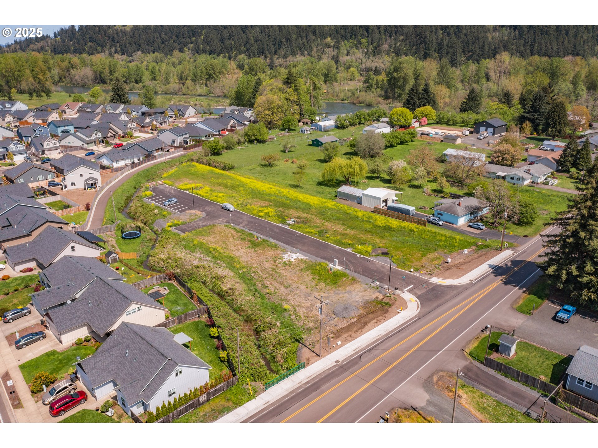 Lebanon, Oregon 97355, United States, 3 Bedrooms Bedrooms, ,3 BathroomsBathrooms,Residential,Pending,242425