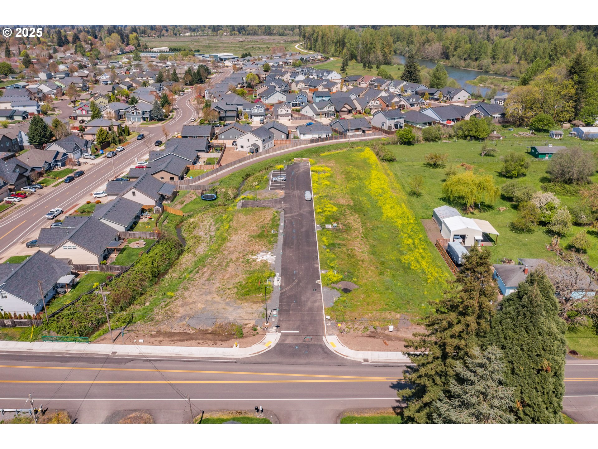 Lebanon, Oregon 97355, United States, 3 Bedrooms Bedrooms, ,3 BathroomsBathrooms,Residential,Pending,242425