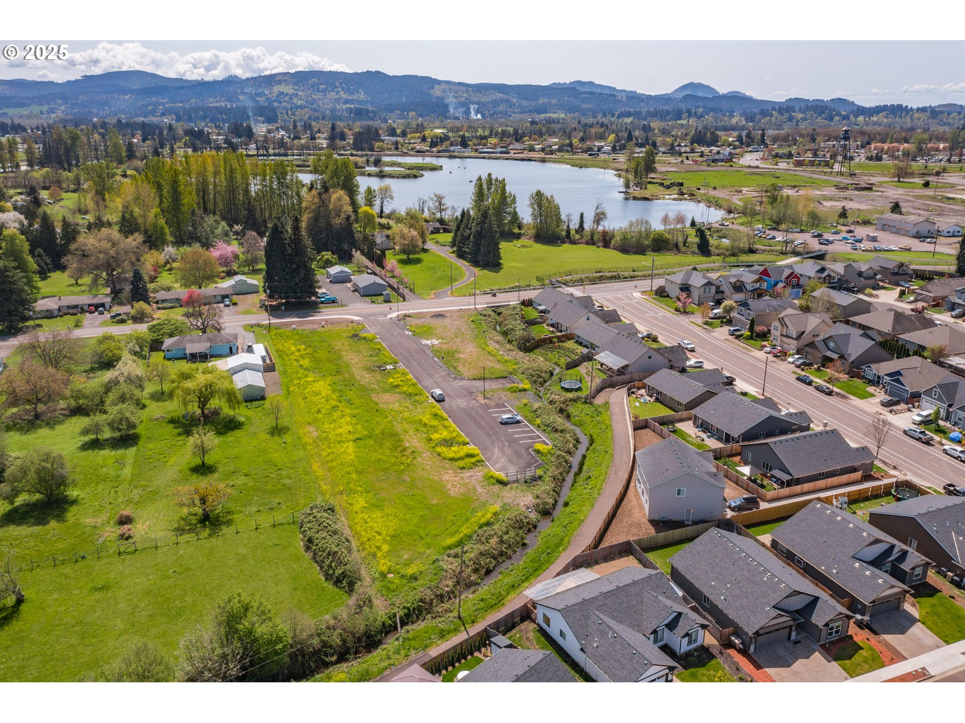 Lebanon, Oregon 97355, United States, 3 Bedrooms Bedrooms, ,3 BathroomsBathrooms,Residential,Pending,242425