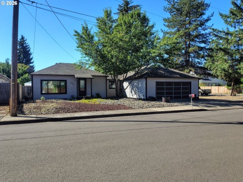 Photo of 648 SW Arthur St, McMinnville, OR 97128 (MLS # 114221716)
