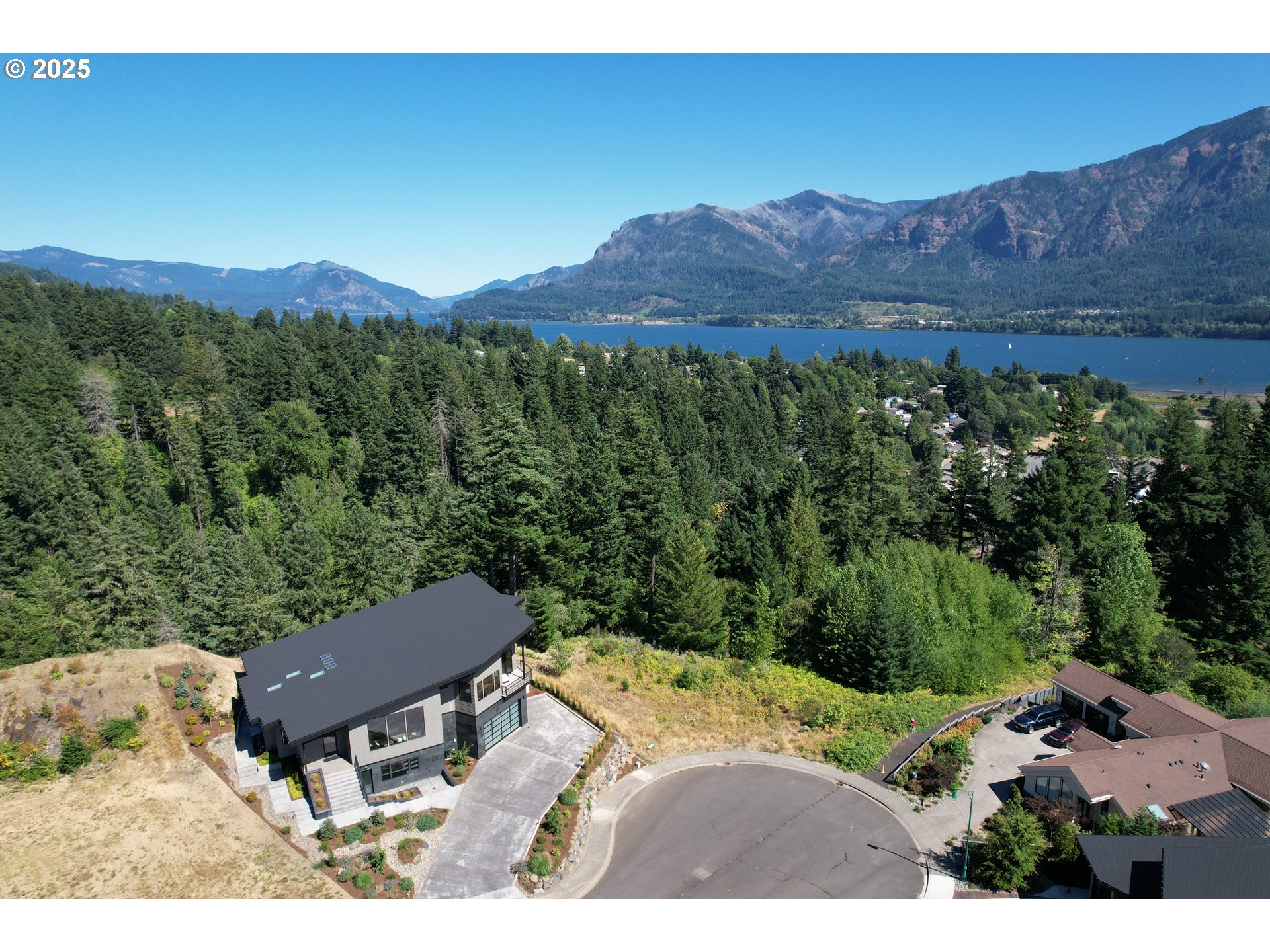 711 NW ANGEL HEIGHTS RD