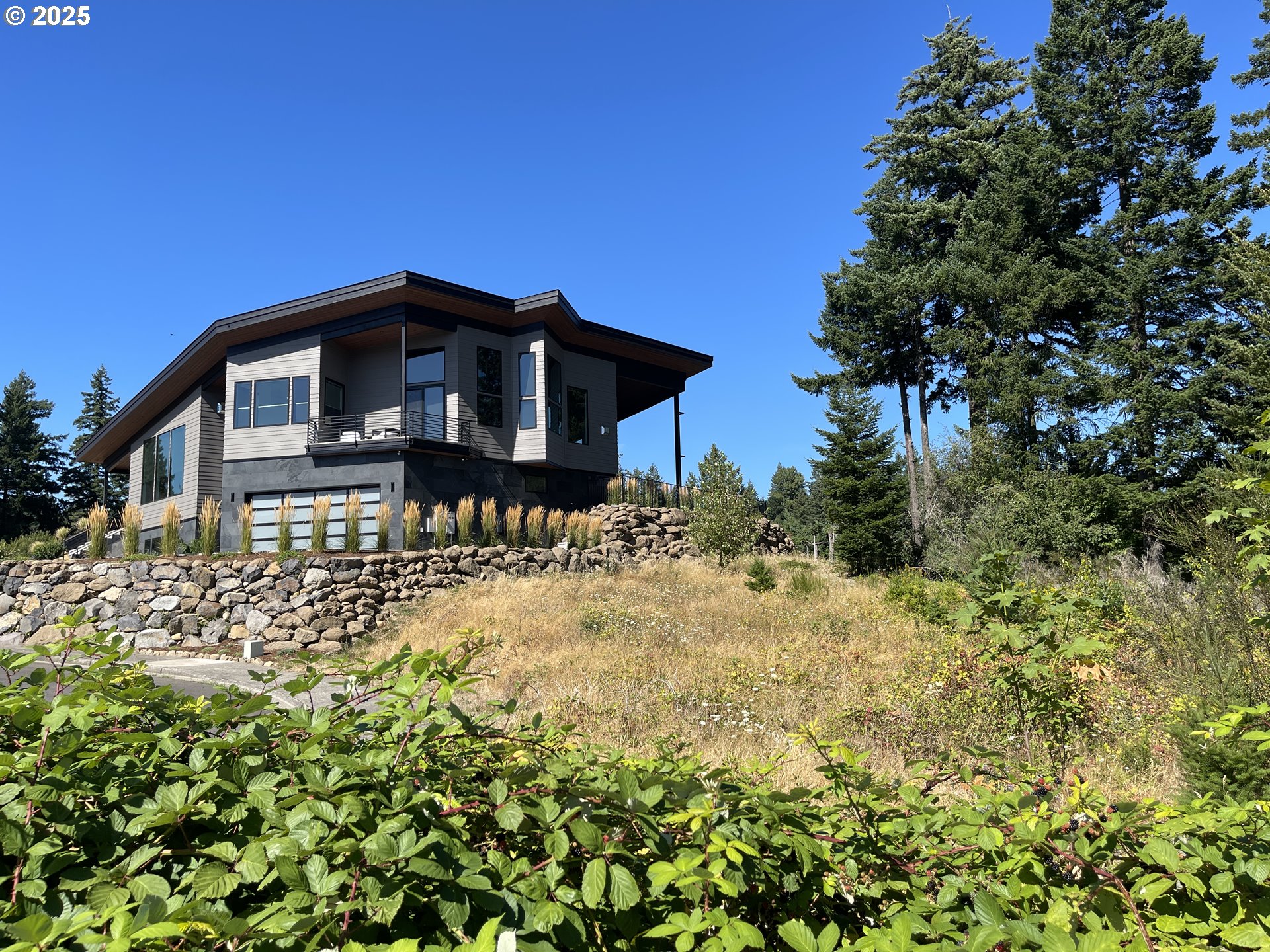 711 NW ANGEL HEIGHTS RD