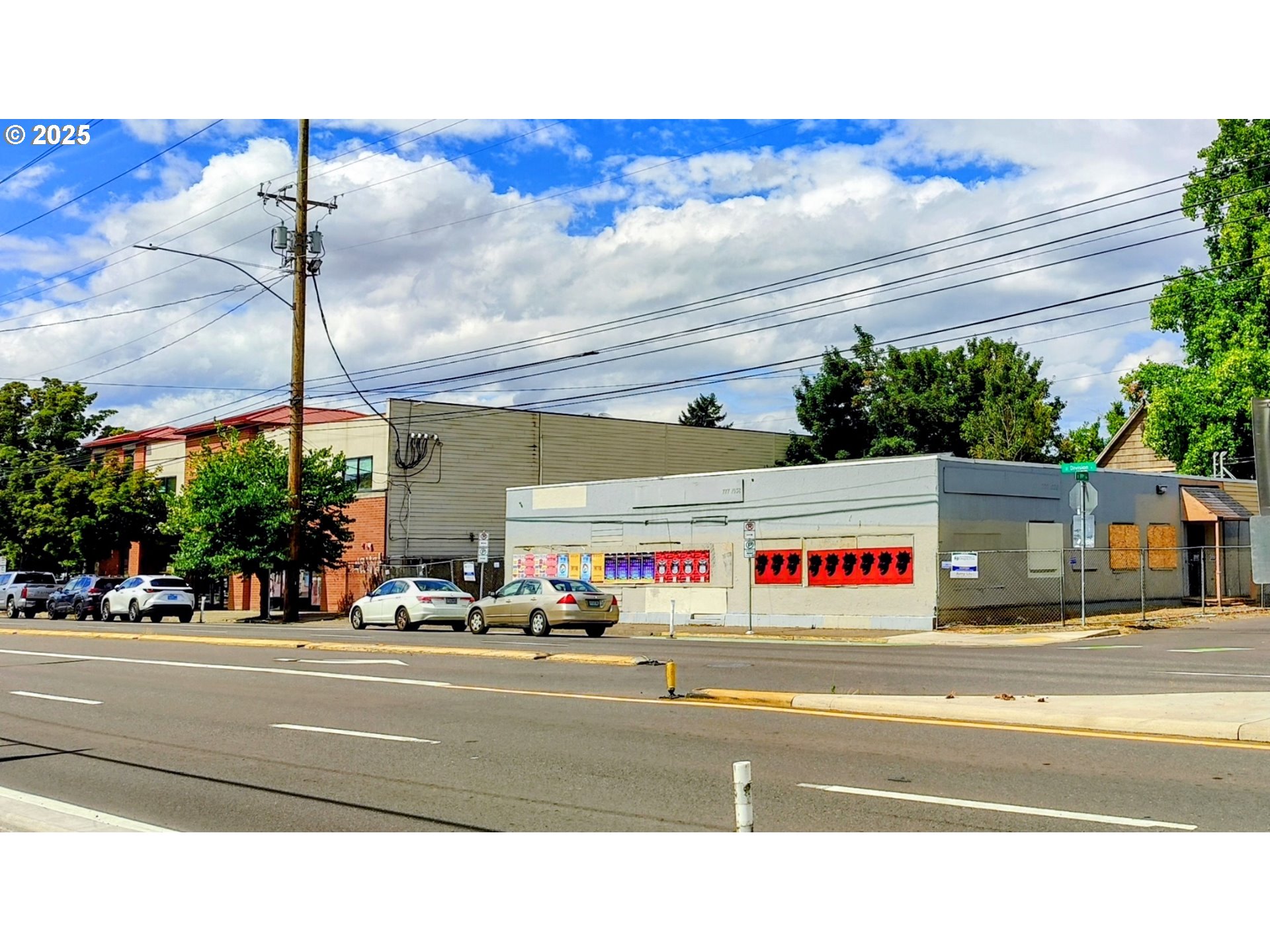 8827 SE DIVISION ST