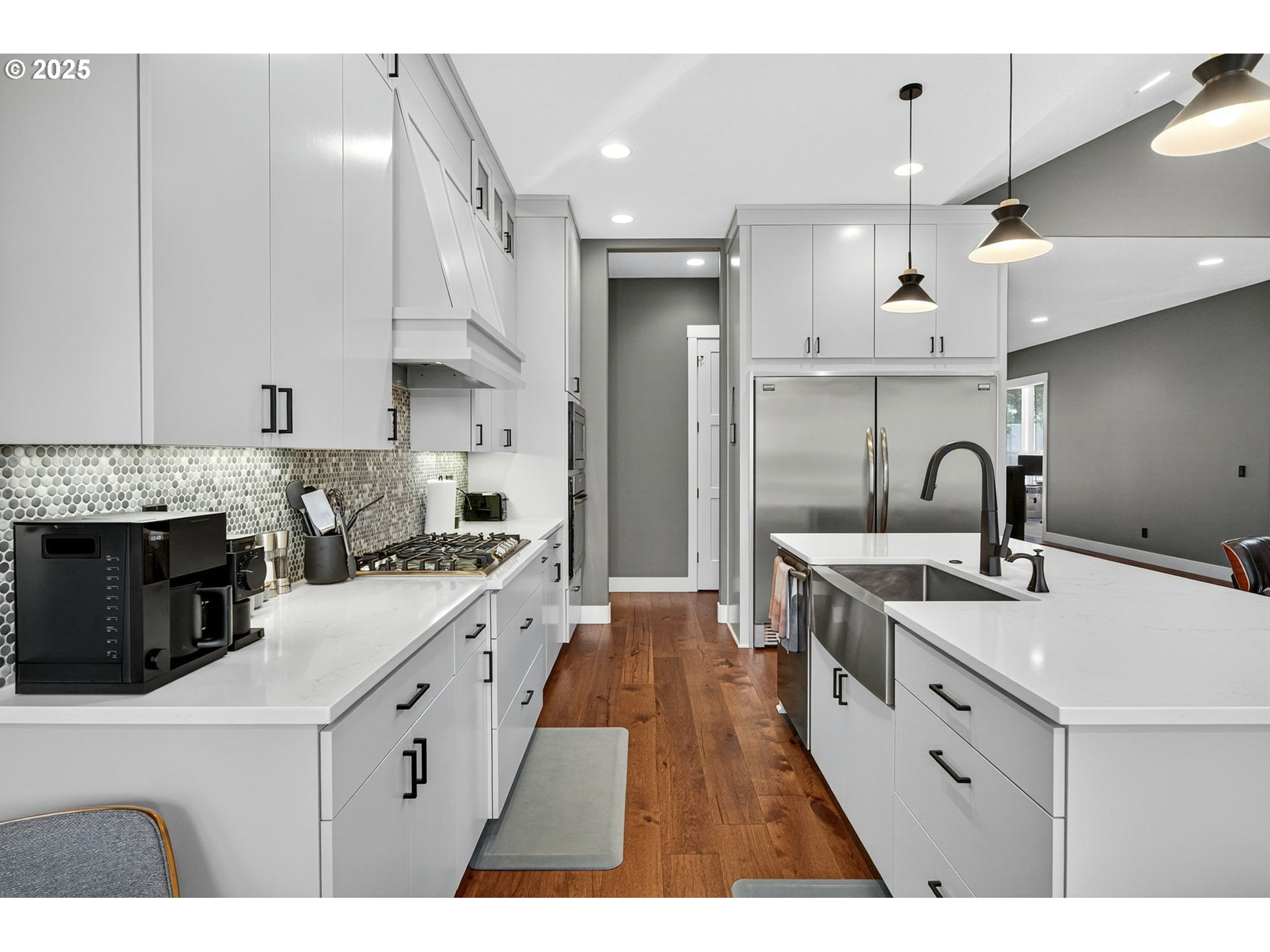 108 W 16TH ST