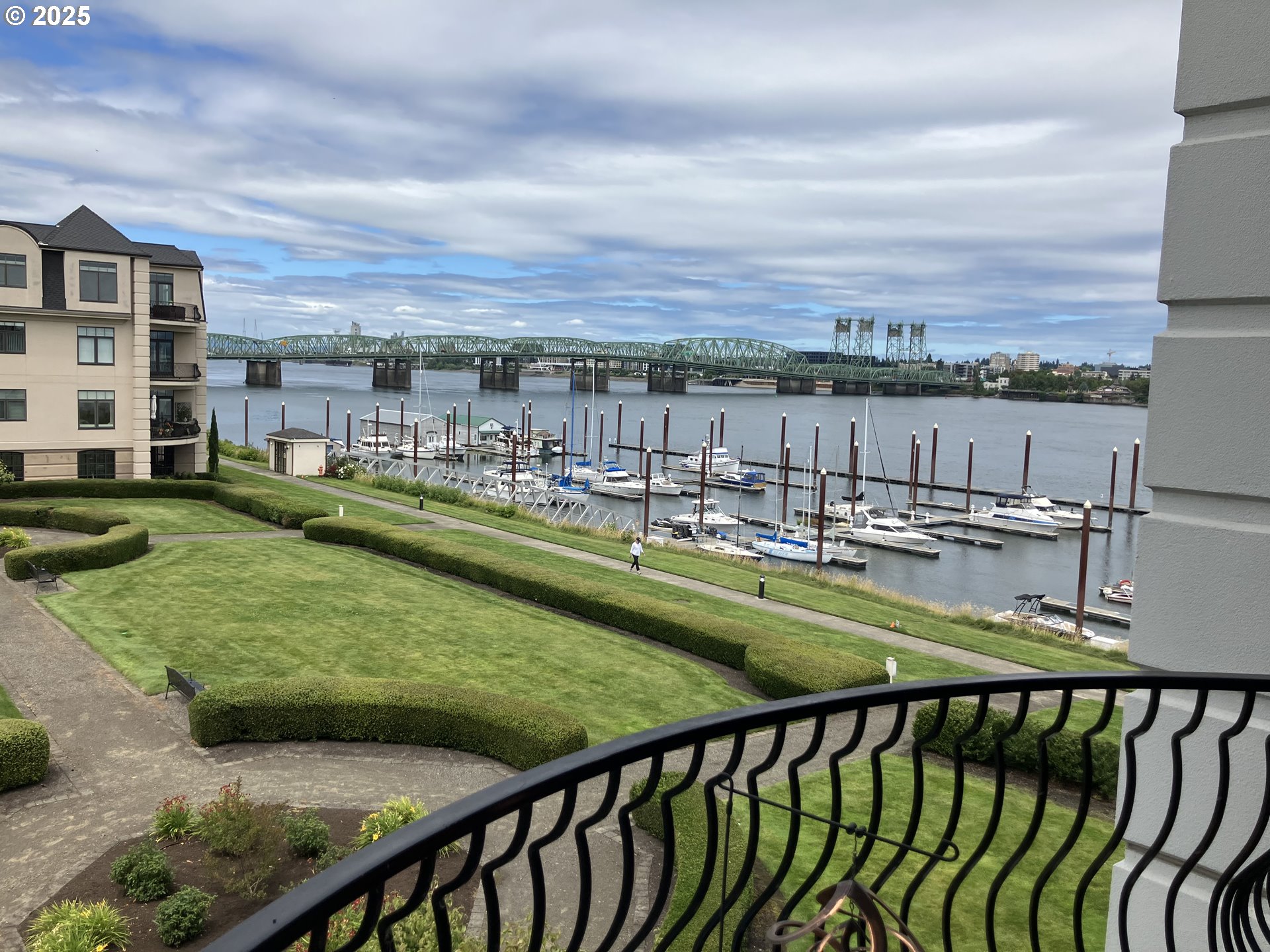 707 N HAYDEN ISLAND DR 323