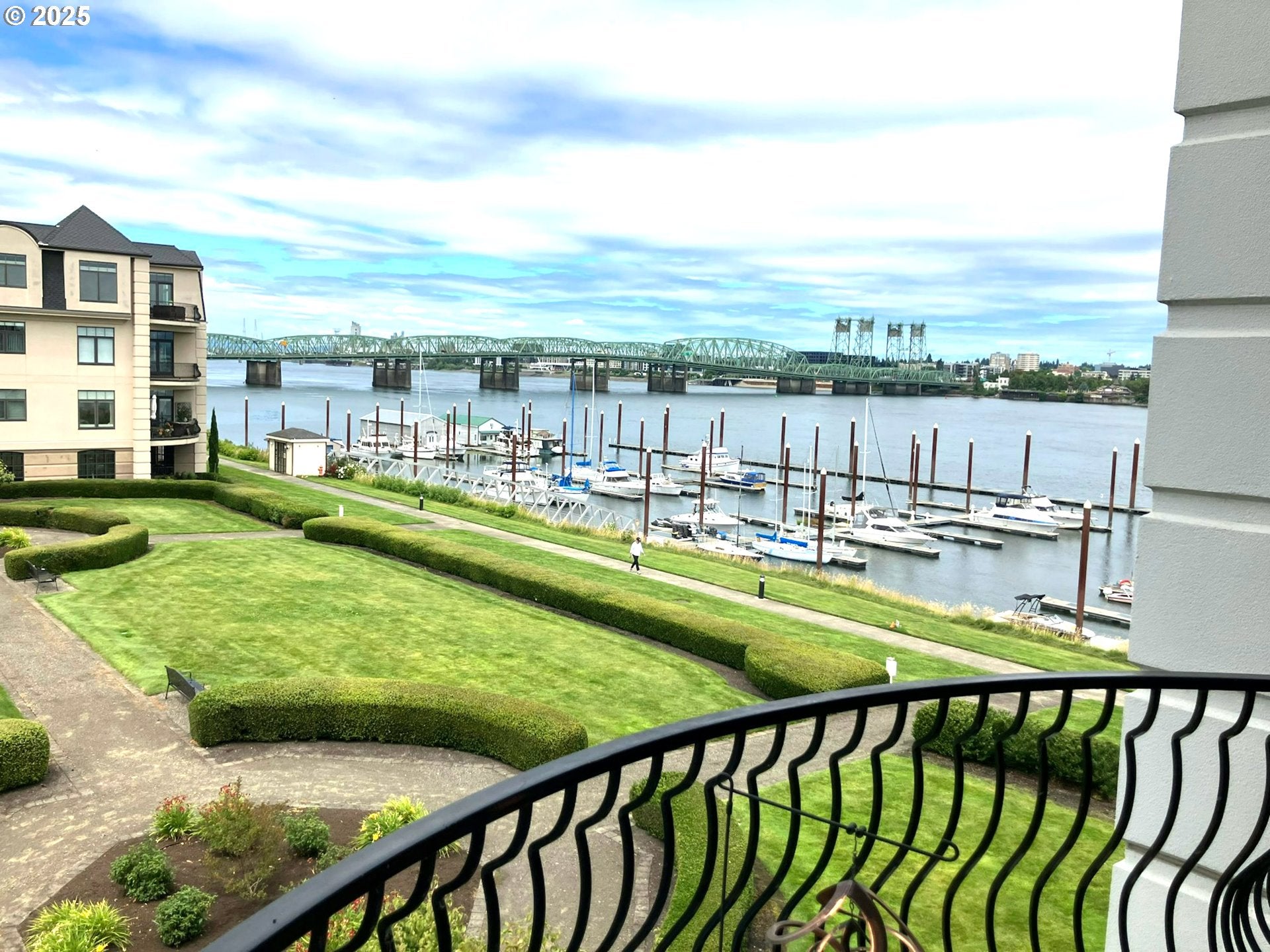 707 N HAYDEN ISLAND DR 323