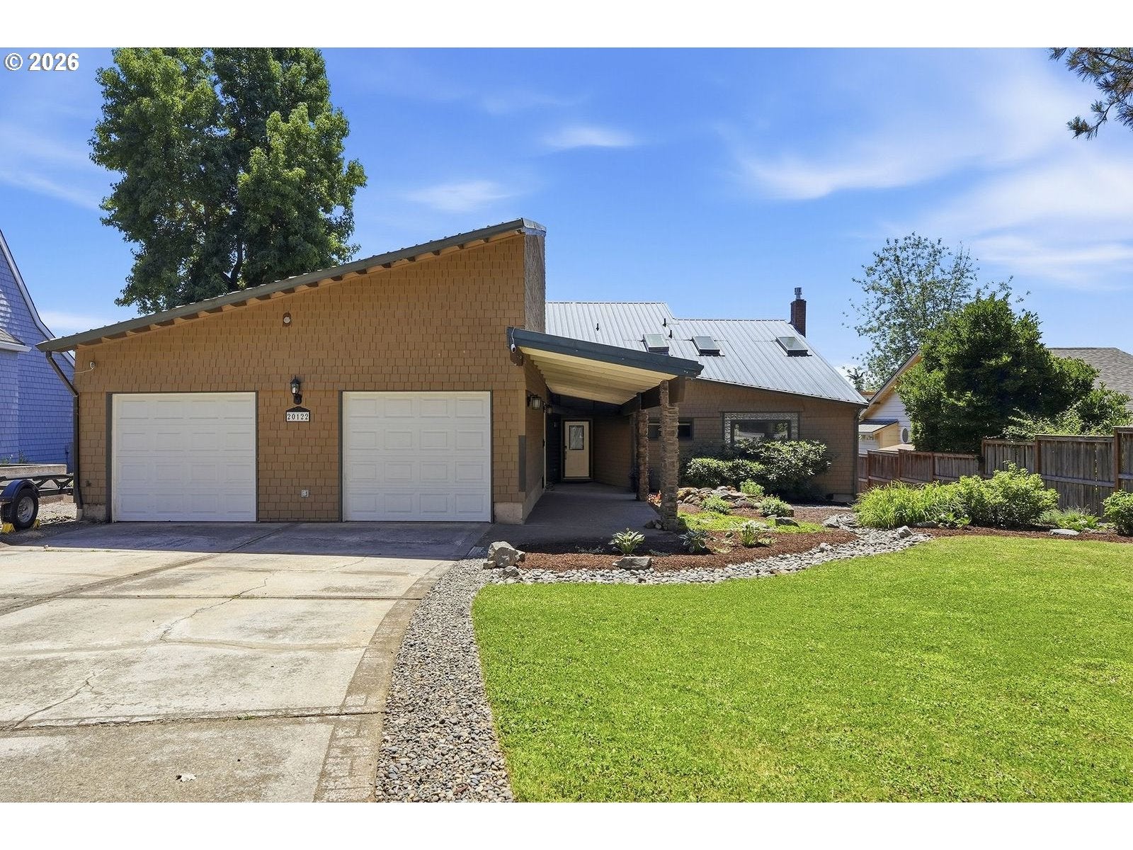20122 NE INTERLACHEN LN
