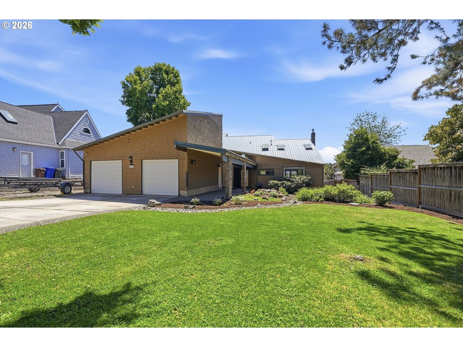 20122 NE INTERLACHEN LN