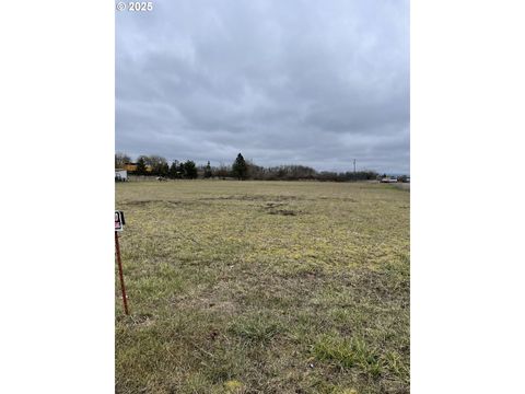 Monya LN Eugene OR 97402