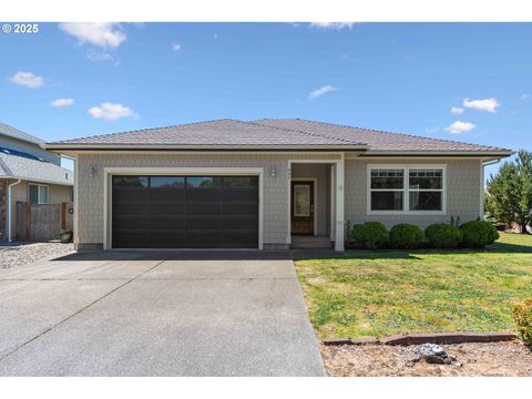 847 CARTER ST Bandon OR 97411