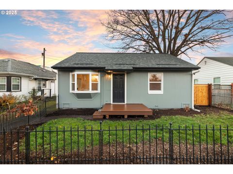 Photo of 2907 E 24th St, Vancouver, WA 98661 (MLS # 266421565)