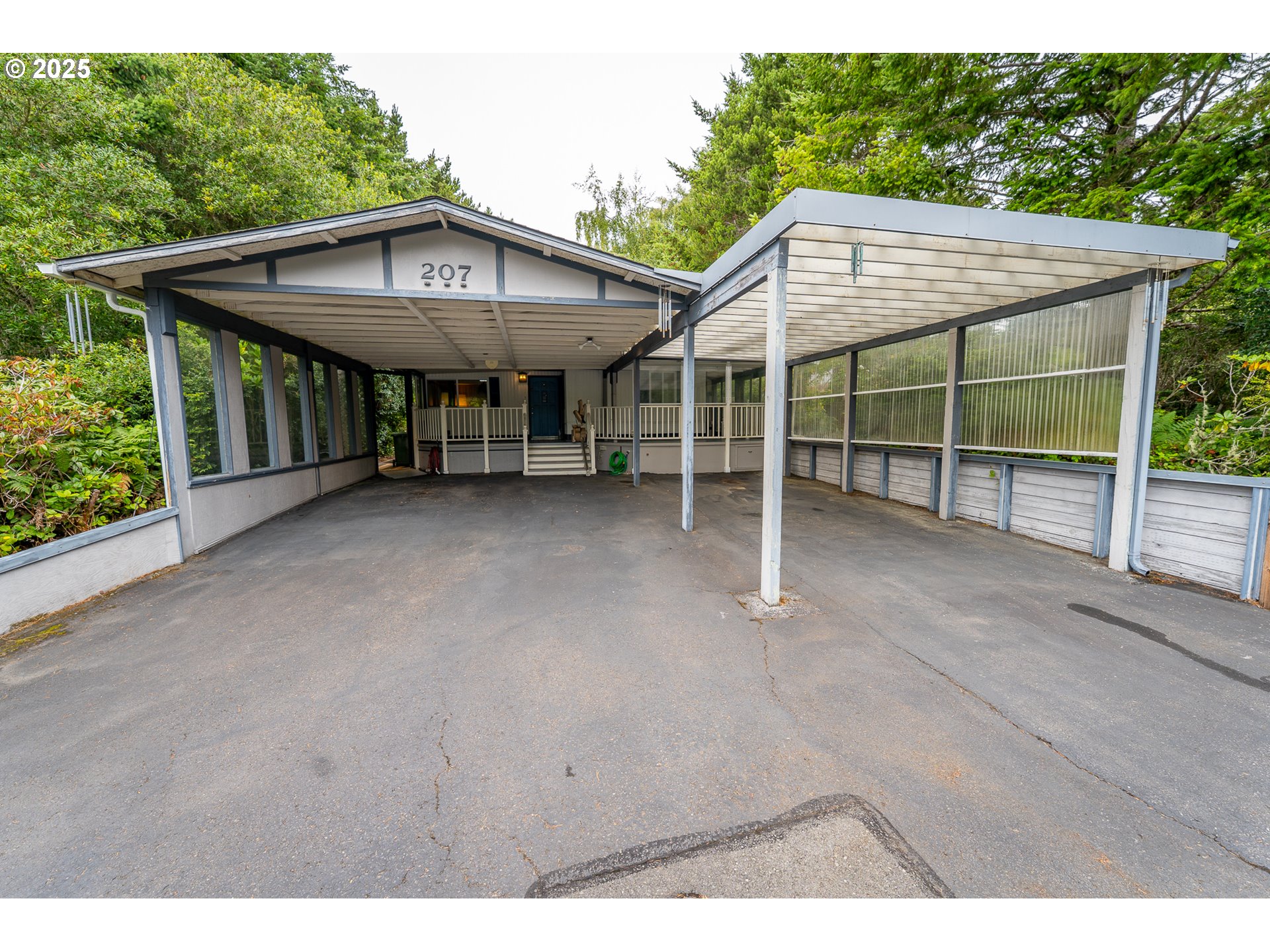 1600 RHODODENDRON DR 207