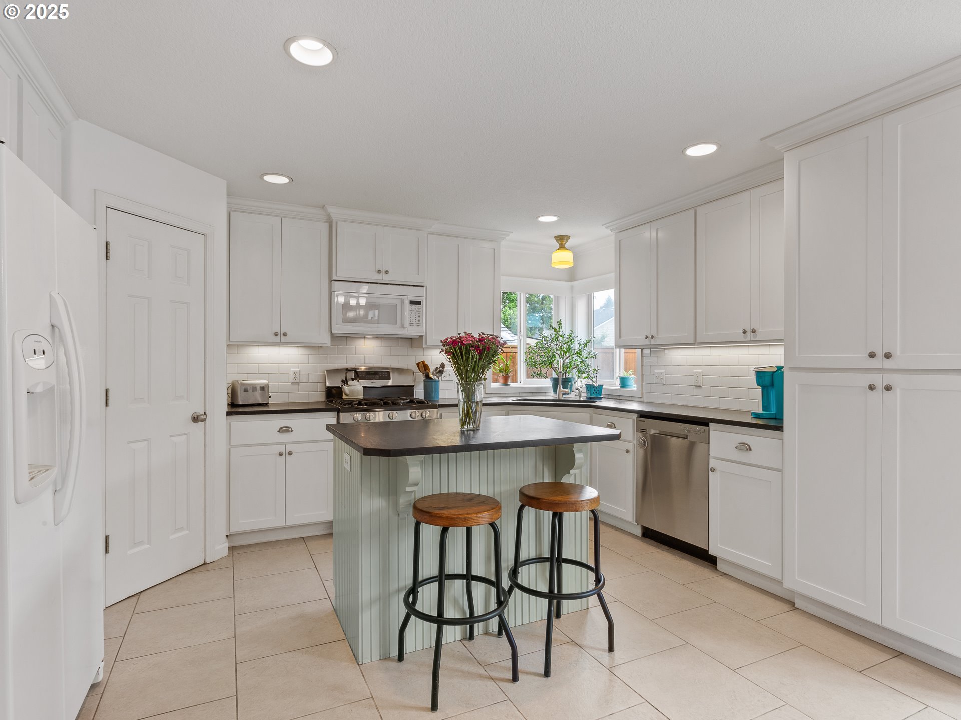 Vancouver, Washington 98683, United States, 4 Bedrooms Bedrooms, ,3 BathroomsBathrooms,Residential,Pending,161476