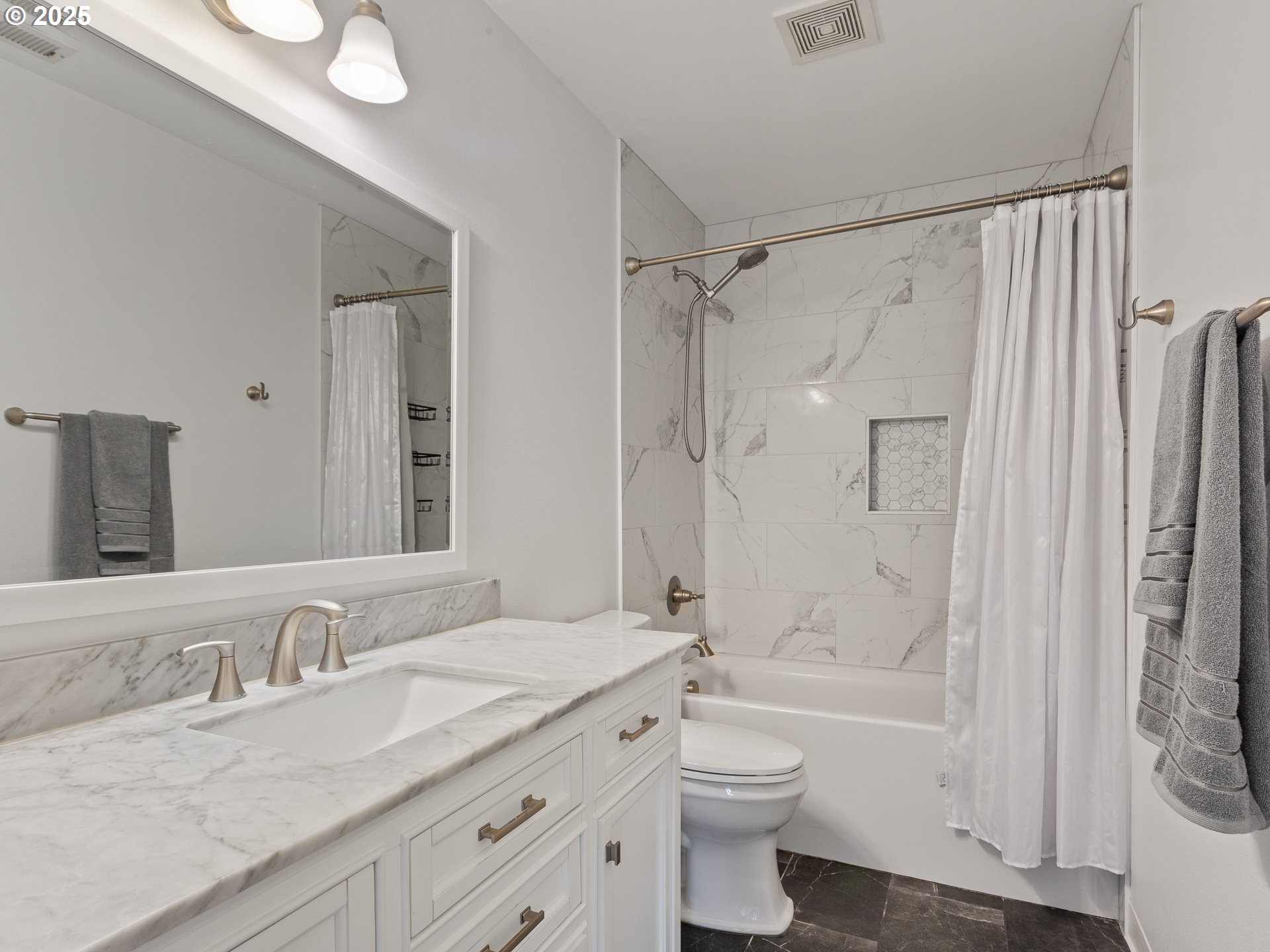 Vancouver, Washington 98683, United States, 4 Bedrooms Bedrooms, ,3 BathroomsBathrooms,Residential,Pending,161476