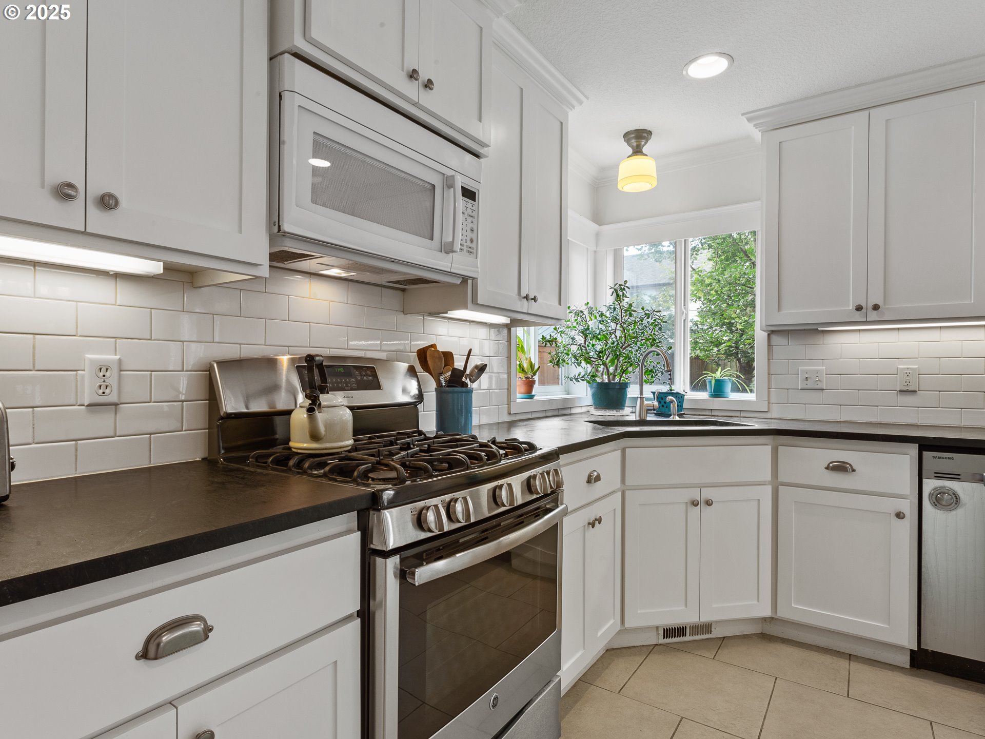 Vancouver, Washington 98683, United States, 4 Bedrooms Bedrooms, ,3 BathroomsBathrooms,Residential,Pending,161476