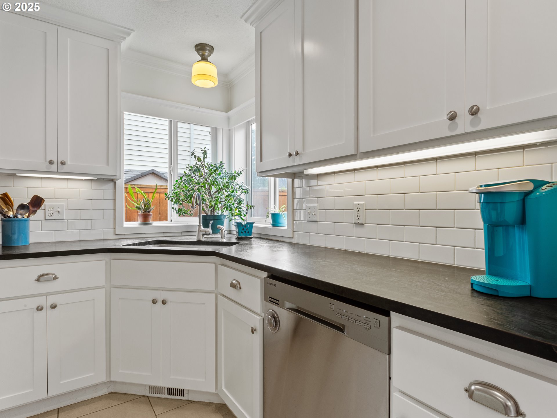 Vancouver, Washington 98683, United States, 4 Bedrooms Bedrooms, ,3 BathroomsBathrooms,Residential,Pending,161476