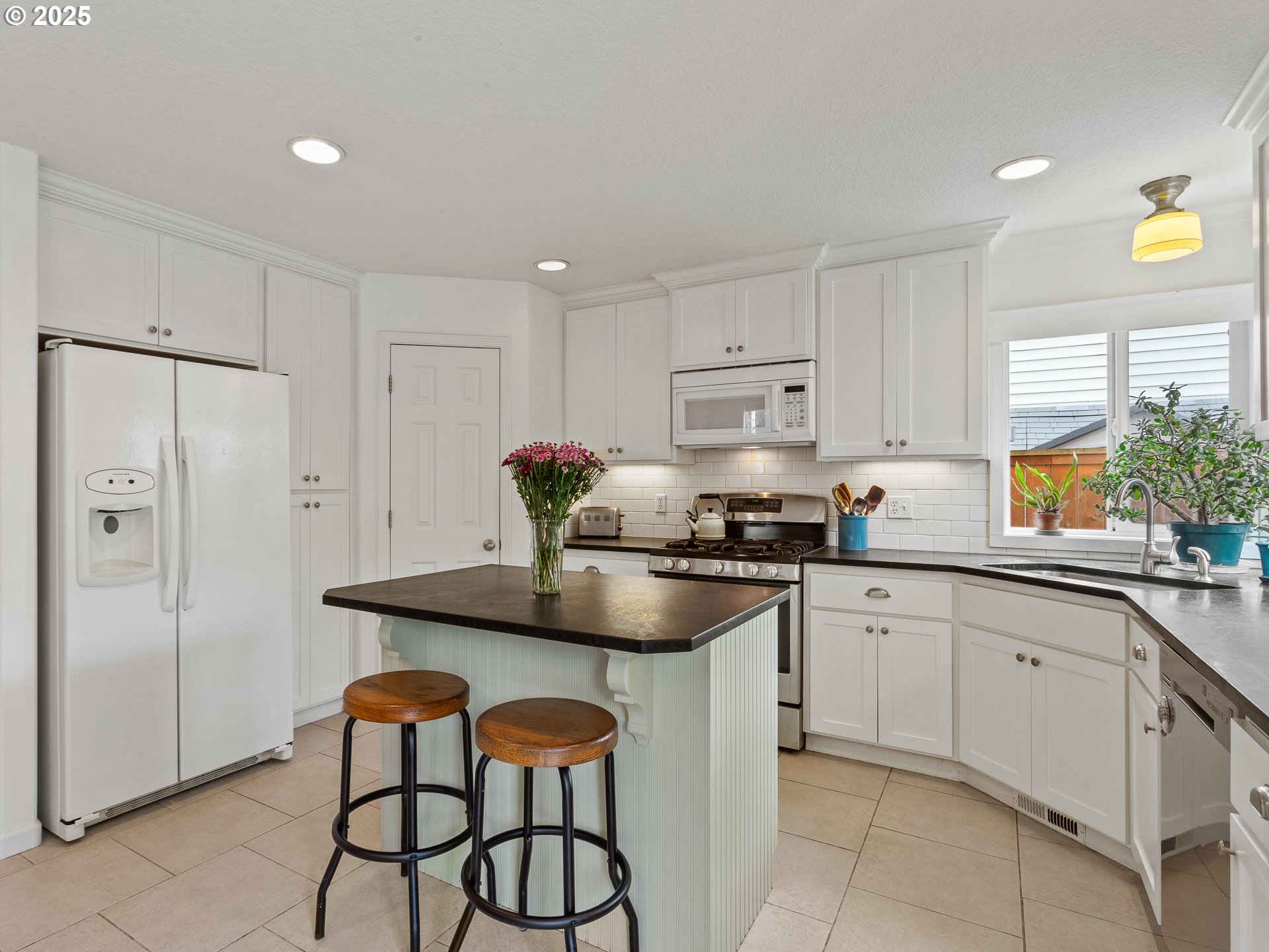 Vancouver, Washington 98683, United States, 4 Bedrooms Bedrooms, ,3 BathroomsBathrooms,Residential,Pending,161476