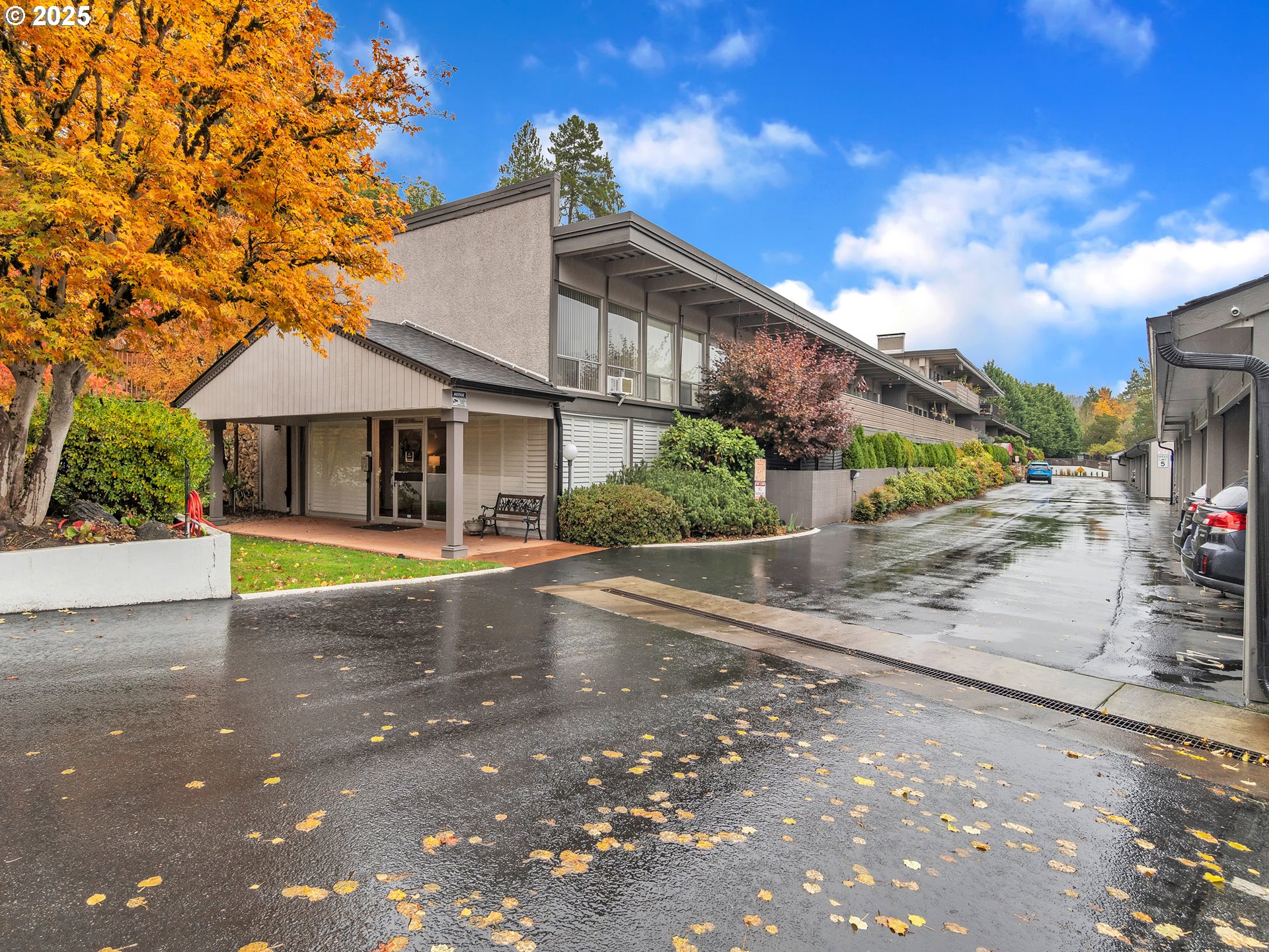 4460 SW SCHOLLS FERRY RD 24