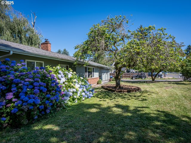 687 S REDWOOD ST