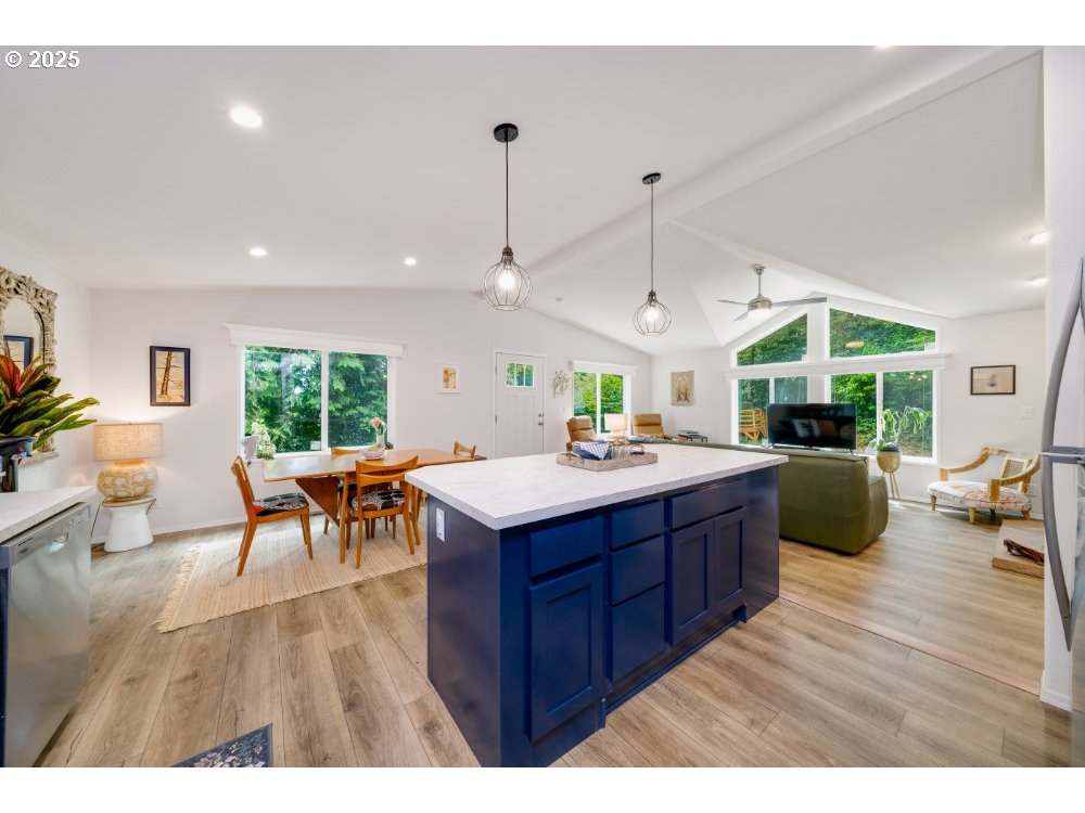 Bay City, Oregon 97107, United States, 2 Bedrooms Bedrooms, ,2 BathroomsBathrooms,Residential,Active,216612