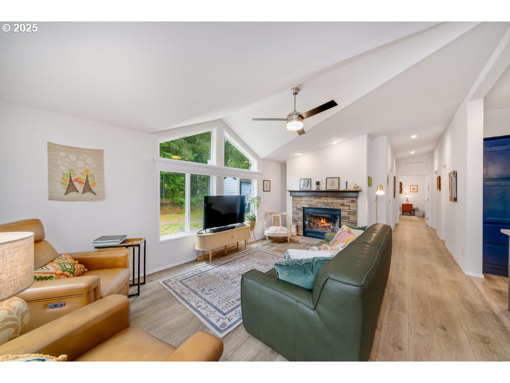 Bay City, Oregon 97107, United States, 2 Bedrooms Bedrooms, ,2 BathroomsBathrooms,Residential,Active,216612