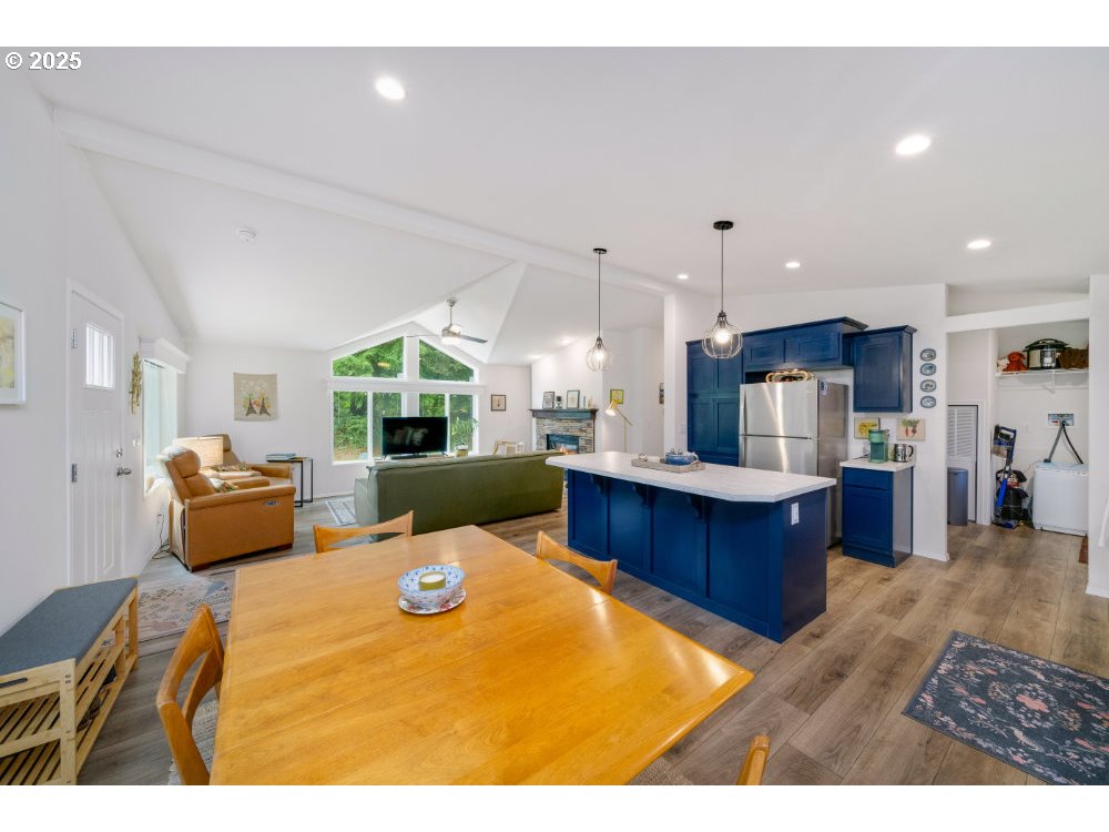 Bay City, Oregon 97107, United States, 2 Bedrooms Bedrooms, ,2 BathroomsBathrooms,Residential,Active,216612